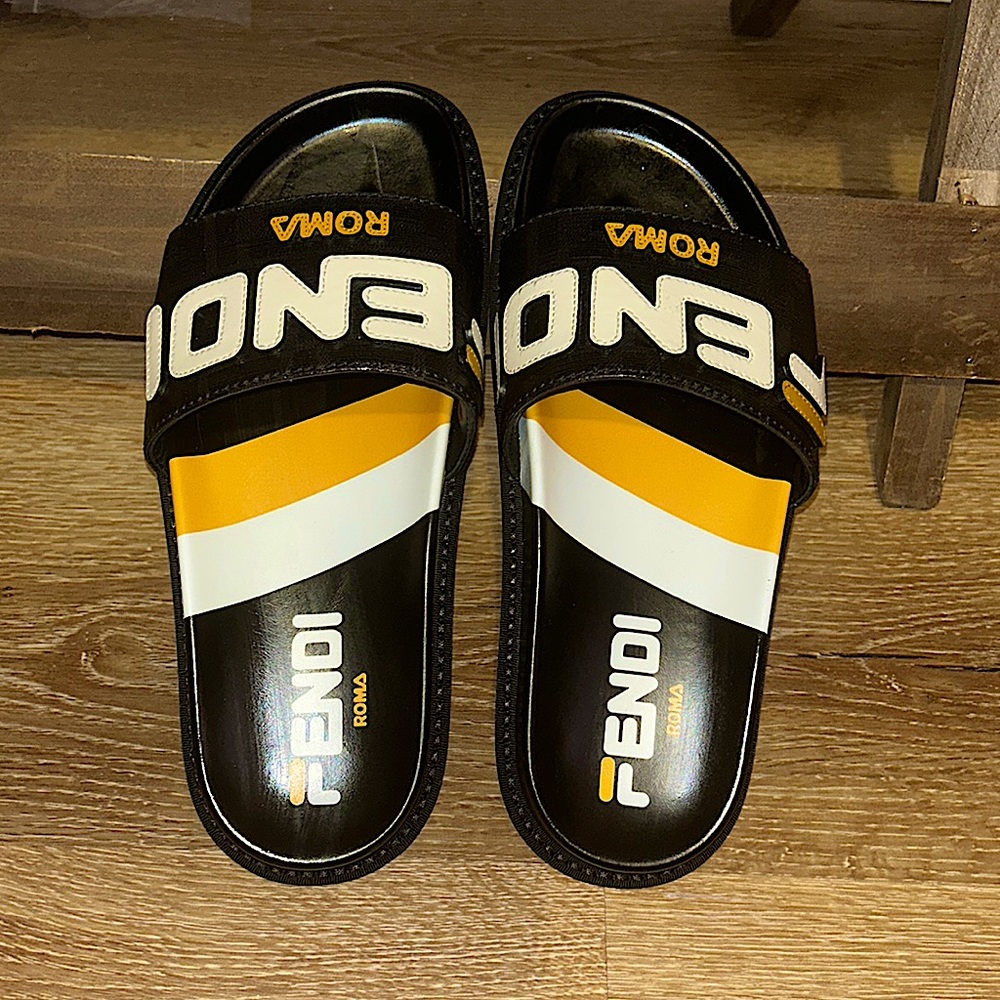 EUC Comfy Fendi Roma Leather slides, never worn outside!( Willing to trade)